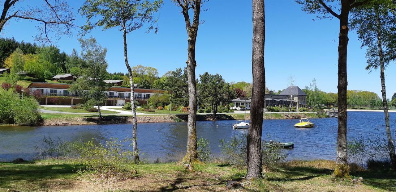 Logis Du Lac Hotel 3*
